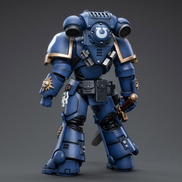 Warhammer 40K Ultramarines Primaris Lieutenant Argaranthe 1/18 Scale Figure