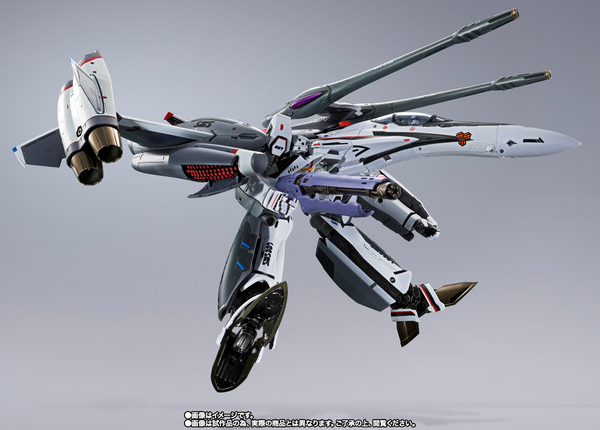 DX Chogokin - Macross Frontier: VF-25F Tornado Messiah Valkyrie (Alto Saotome Use) Revival Ver.
