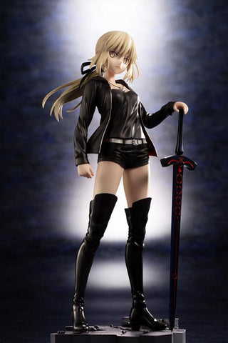 Fate/Grand Order Saber (Altria Pendragon) Casual Ver. 1/7 Scale Figure
