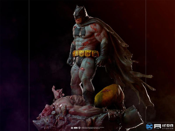 The Dark Knight Returns Batman 1/6 Scale Limited Edition Diorama Statue - Exclusive