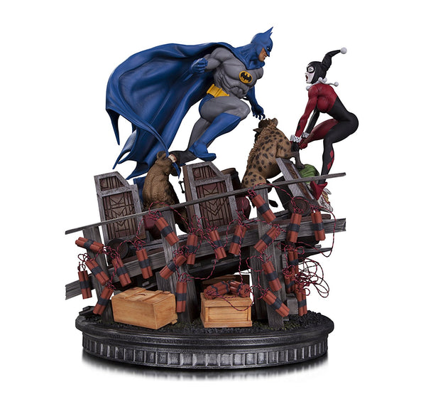 Batman VS Harley Quinn Battle Statue