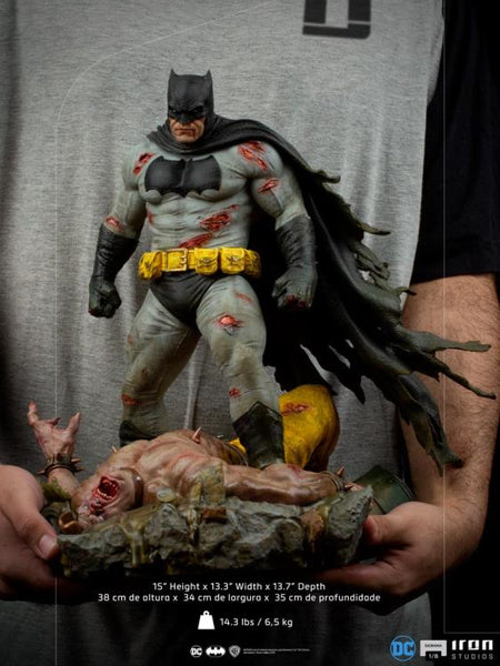 The Dark Knight Returns Batman 1/6 Scale Limited Edition Diorama Statue - Exclusive